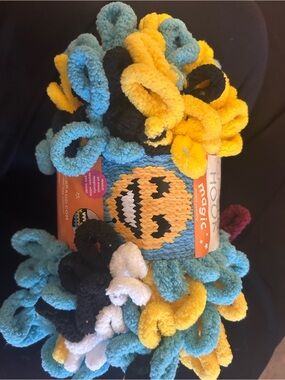 Smiley face - Loop Yarn - Yellow, Blue, Black (Lion Brand Yarn)